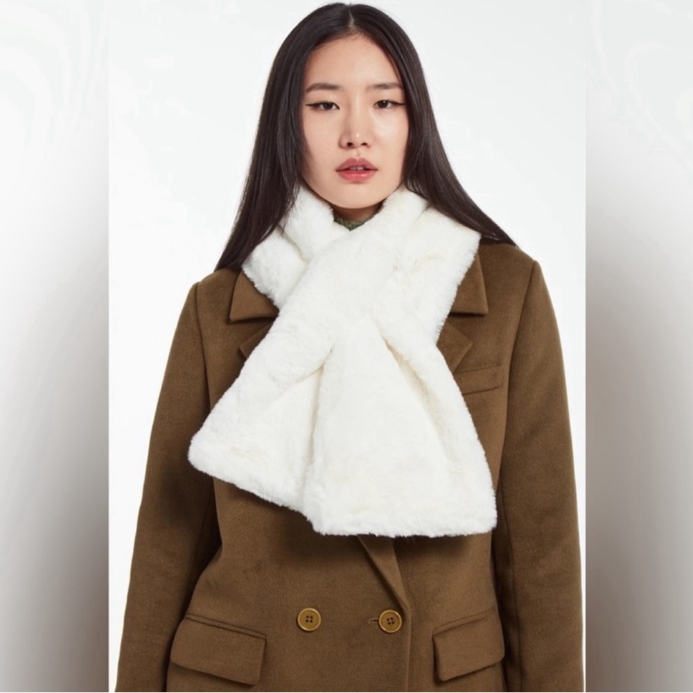 APPARIS Bambi Scarf from Winter Rachel Zoe Curateur Box